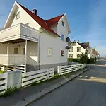 Central Modern Lyse Fjord Apartment